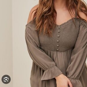 Torrid 3x Cold Shoulder Smocked Top in Olive Green. ••93